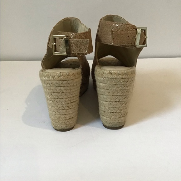 Kenneth Cole metallic peep toe platform, size 8.5 - Picture 5 of 9